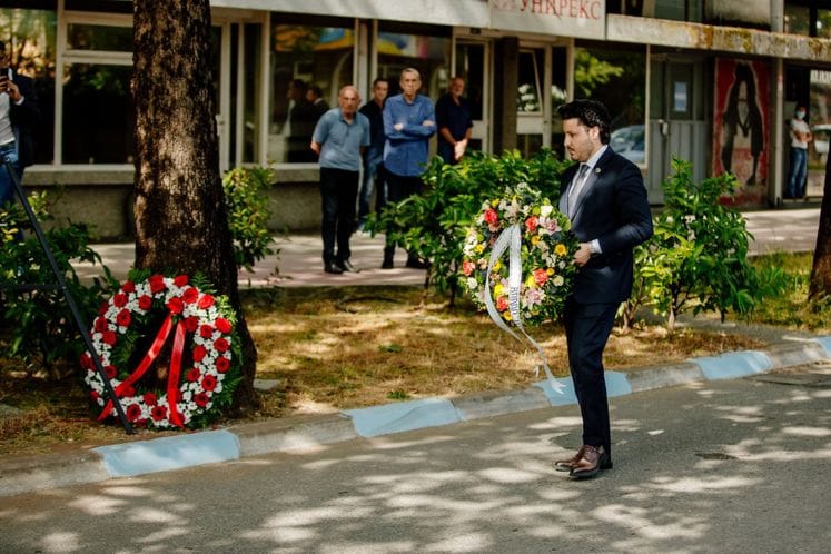 Prime Minister Dritan Abazović and Minister of Justice Marko Kovač laid a wreath at the place where Editor-in-Chief of Dan Duško Jovanović was murdered