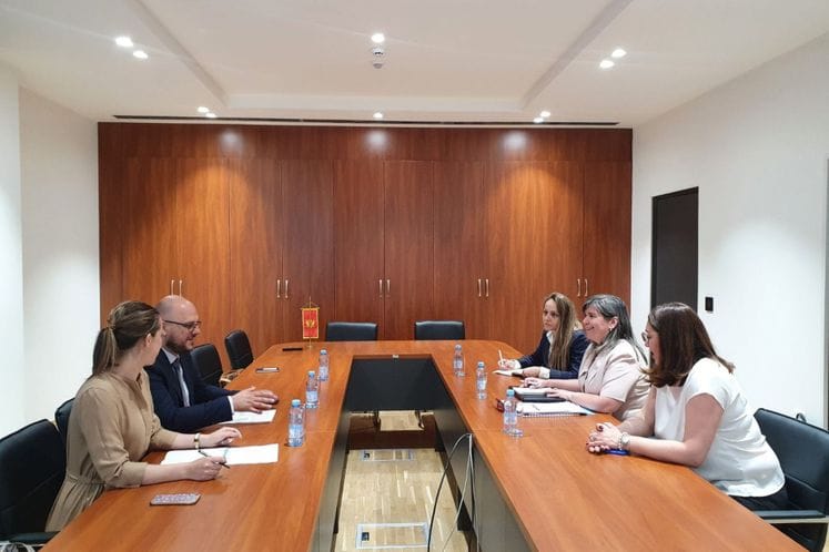 Ministar Adrović se sa višom specijalistkinjom za zapošljavanje za Centralnu i Istočnu Evropu MOR-a Danielom Zampini