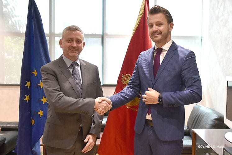 ministar Dukaj-šef jedinice Majkl Miler