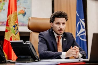 Zelenski pozvao premijera Abazovića da posjeti Kijev