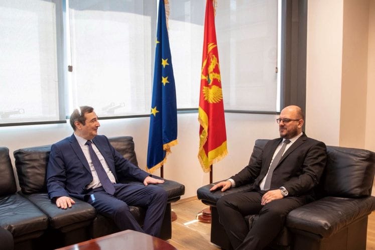 Ministar rada i socijalnog staranja Admir Adrović se sastao sa Ambasadorom Republike Azerbejdžan Kamilom Hasijevim