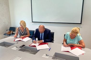 Ministar rada i socijalnog staranja Admir Adrović potpisao je Okvirni Sporazum o regulisanju međusobnih odnosa po pitanju staža osiguranjua sa uvećanim trajanjem