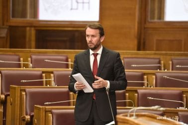 Ministar Konjević u Skupštini: Na Sinjajevini suživot vojske i građana moguć i poželjan