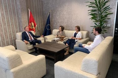 Ministar sporta i mladih Vasilije Lalošević i ambasadorka Dominik Vag, šefica Misije OEBS-a u Crnoj Gori.