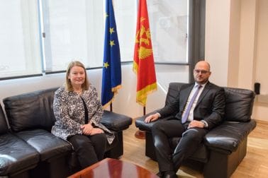 Ministar rada i socijalnog staranja Admir Adrović je održao sastanak sa ambasadorkom SAD-a u Crnoj Gori gđom Džudi Rajzing Rajnke