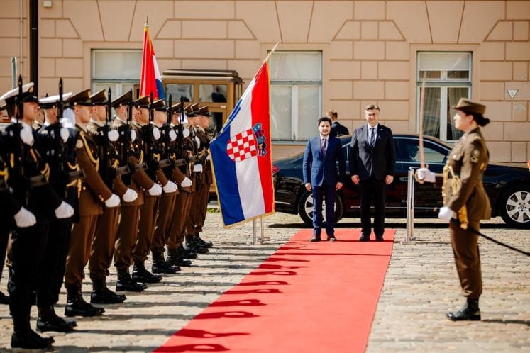 Abazović dočekan u Zagrebu uz najveće državne počasti