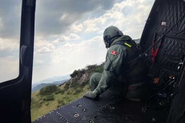 Helikopteri Vojske Crne Gore uključen u gašenje požara