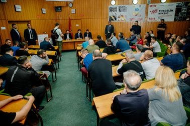 Dritan Abazović posjetio Željezarce koji štrajkuju glađu