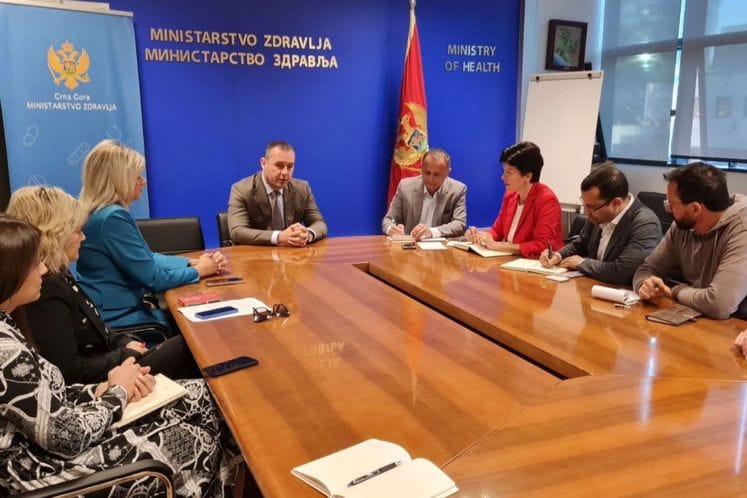 Министар здравља са експертским тимом СЗО за програме имунизације у Црној Гори