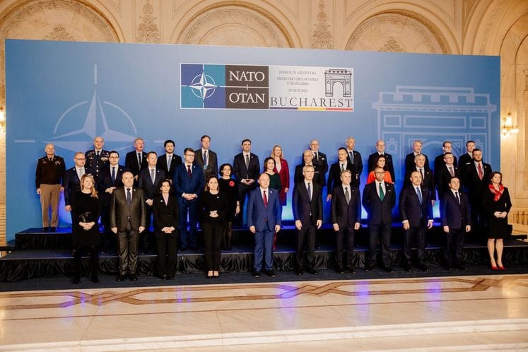 Абазовић у Букурешту са Столтенбергом, почиње НАТО министарски састанак
