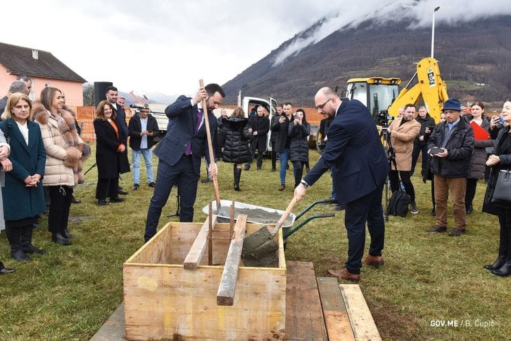 Ministar Adrović postavio kamen temeljac za izgradnju Doma za starije u Plavu