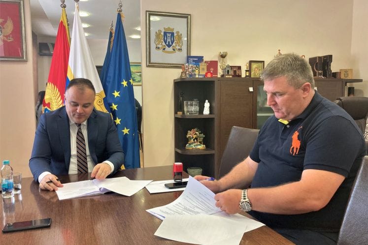 Saopštenje: Potpisani ugovori između Uprave javnih radova i Opštine Herceg Novi, za izgradnju autobuske stanice i uređenje šetališta u Igalu