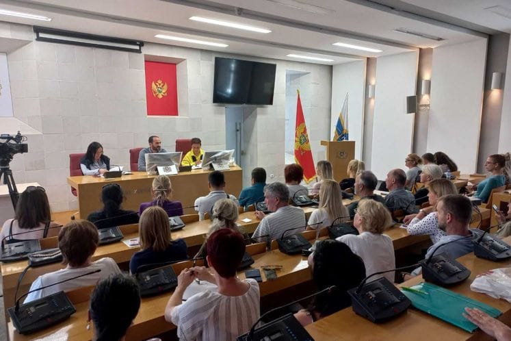 UPC organizovala edukativnu tribinu i u Herceg Novom