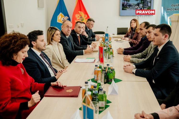 Дритан Абазовић са министрима у Мојковцу - Црна Гора на правом путу