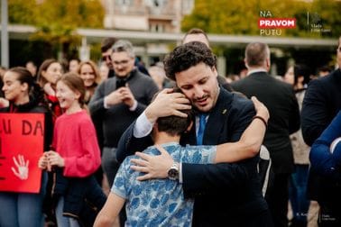 Abazović i Adžić podržali protest roditelja zbog nasilja nad djecom