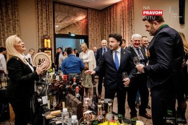 Abazović i Novaković-Đurović posjetili salon vina MonteVino