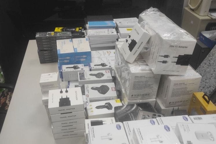 Zaplijenjena oprema i djelovi za mobilne telefone vrijedni 6,5 hiljada eura