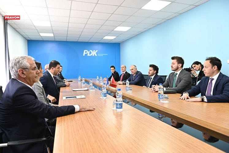Абазовић се састао са лидерима опозиције на Косову