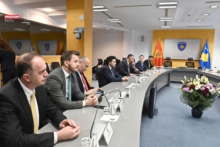 ministar Dukaj sa delegacijom na Kosovu (1)