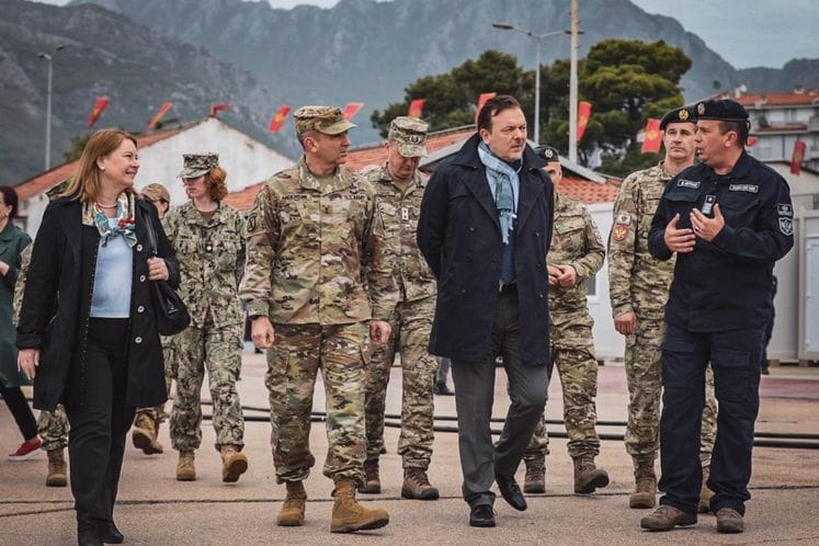 Iskrcavanje NATO opreme za medjunarodnu vjezbu