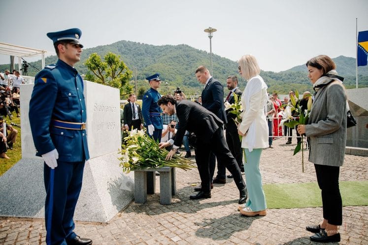 Dritan Abazović i  Filip Adžić na komemoraciji u Srebrenici