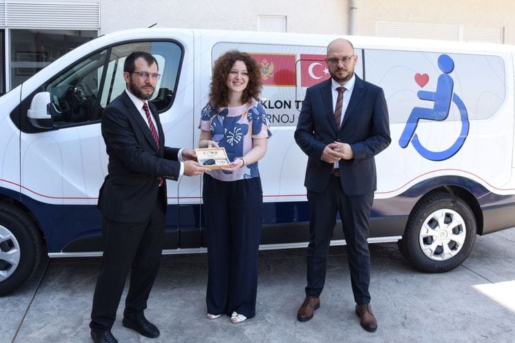 TIKA donirala vozilo za prevoz osoba s invaliditetom JU Dom starih „Podgorica“