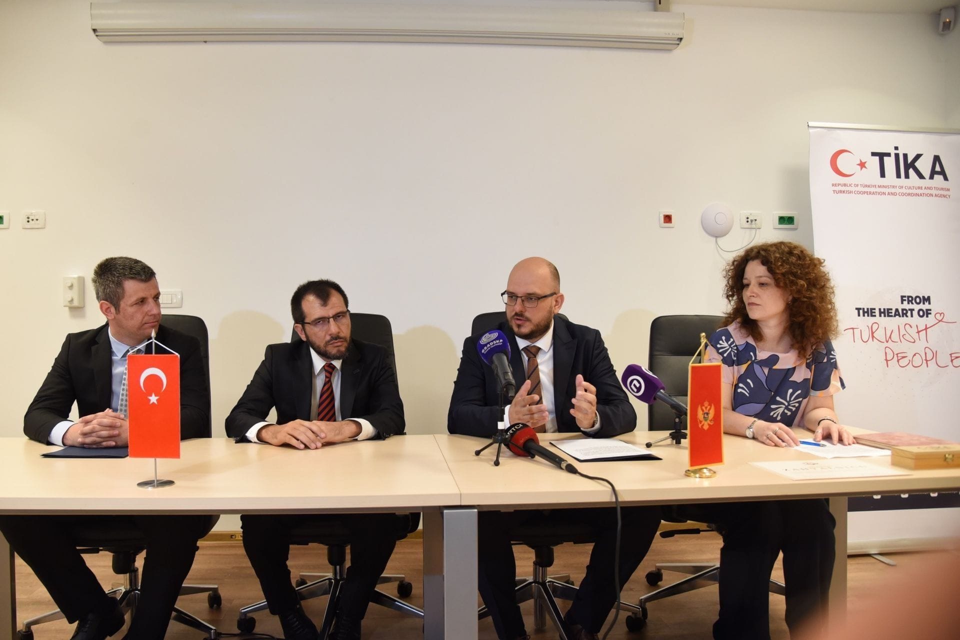 TIKA donirala vozilo za prevoz osoba s invaliditetom JU Dom starih „Podgorica“