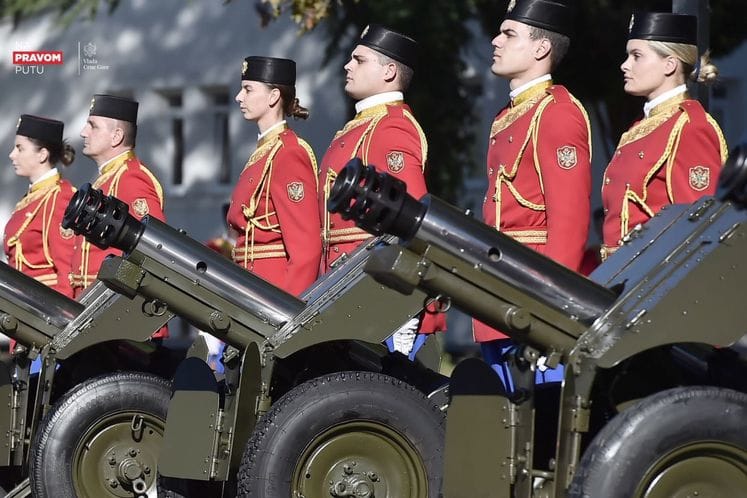 Slovenačka donacija: U kasarni “Milovan Šaranović” obavljena primopredaja sedam brdskih topova za Počasnu gardu