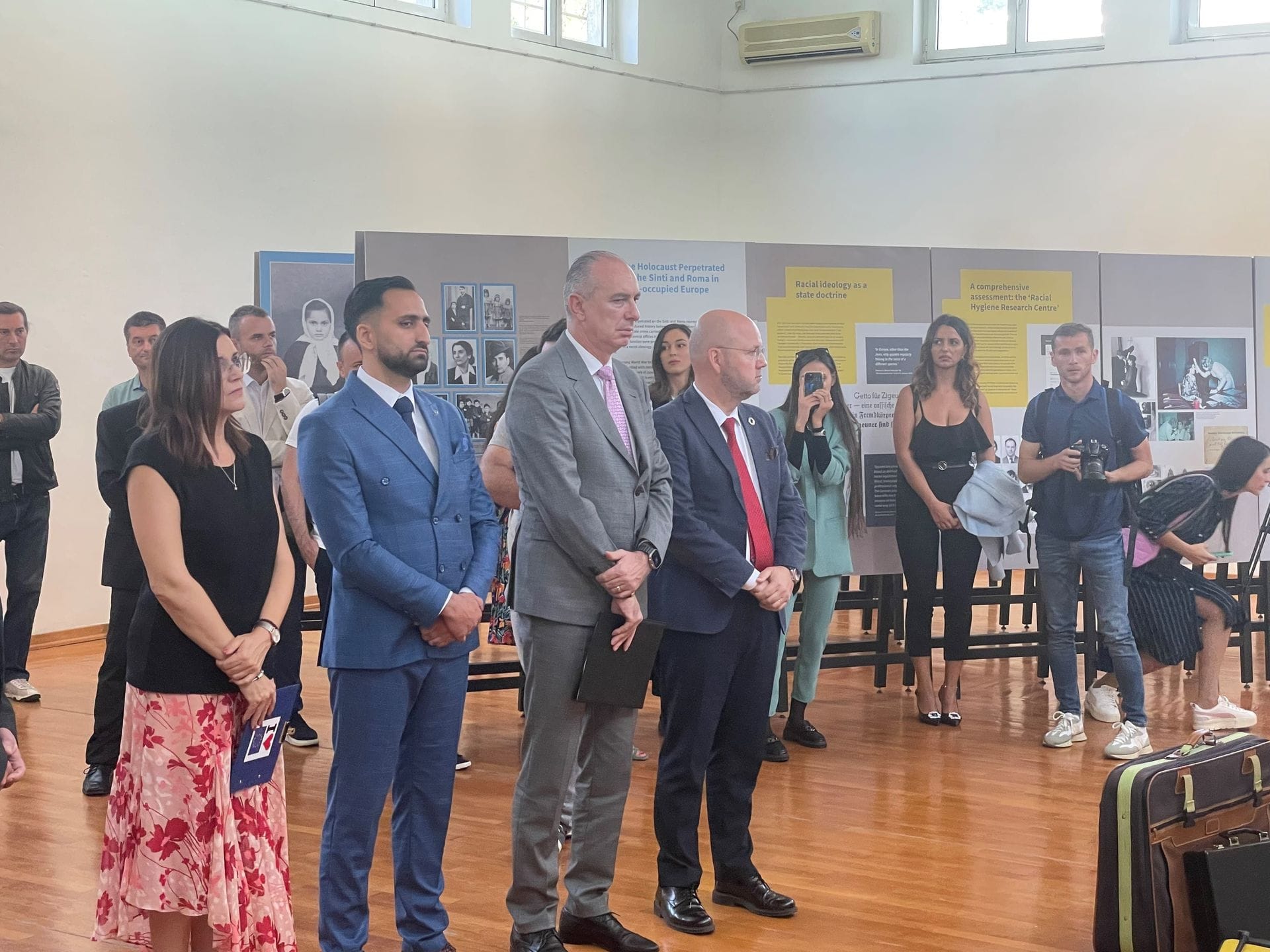 Obiljeﾅｾavanje Meﾄ爽narodnog Dana Sjeﾄ Nja Na Romske ﾅｾrtve Holokausta