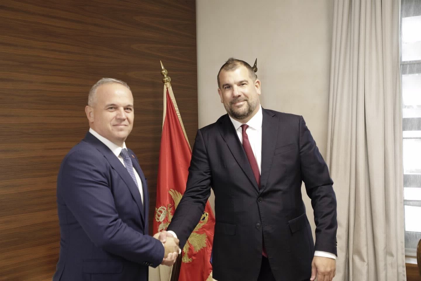 gallery.media[0].alt