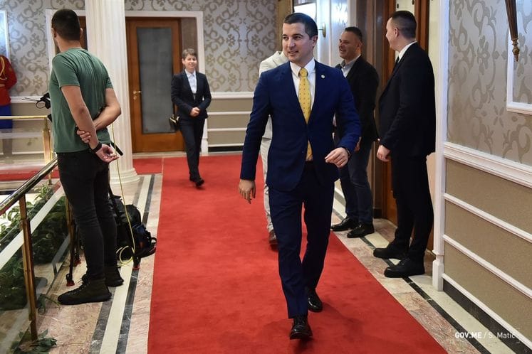 Potpredsjednik Vlade za bezbjednost, unutrašnju politiku, evropske i vanjske poslove mr Aleksa Bečić prisustvovao je prijemu povodom Dana parlamentarizma