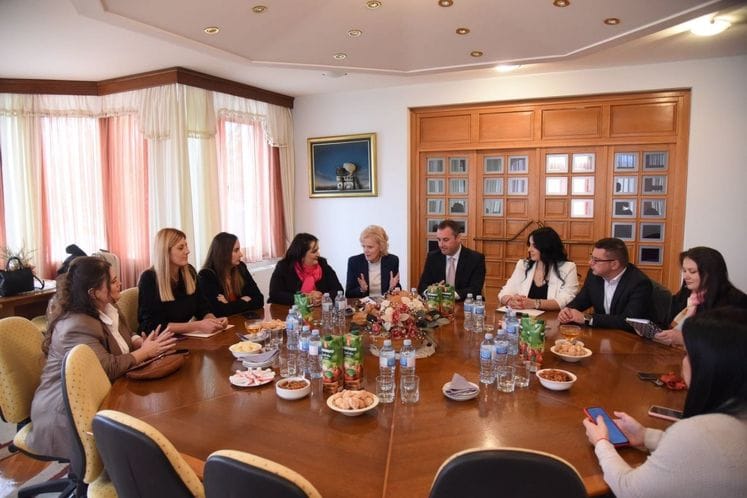 Ministarka Nišić i potpredsjednik Vlade Šćekić posjetili JU Dječji dom ,,Mladost” – Bijela