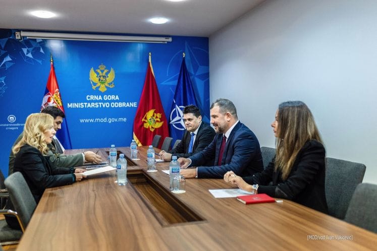 Ministar Krapović sa otpravnicom poslova ambasade Republike Srbije Jelisavetom Čolanović