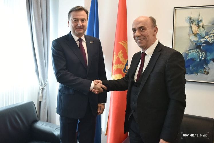 Potpredsjednik Vlade za rad, obrazovanje, zdravstvo i socijalnu politiku, dr Srđan Pavićević, sastao se danas sa Nj. e. Olehom Herasimenkom