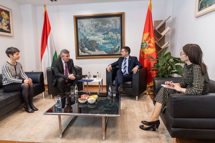 Aleksa Bečić,  potpredsjednik Vlade za bezbjednost, unutrašnju politiku, evropske i vanjske poslove, susreo se sa ambasadorom Mađarske u Crnoj Gori, Jožefom Neđešijem.