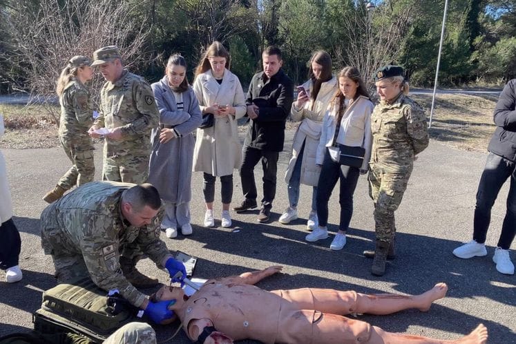 Timovi VCG i američkih oružanih snaga kroz realistične scenarije testirali su svoja znanja i vještine u pružanju medicinske pomoći