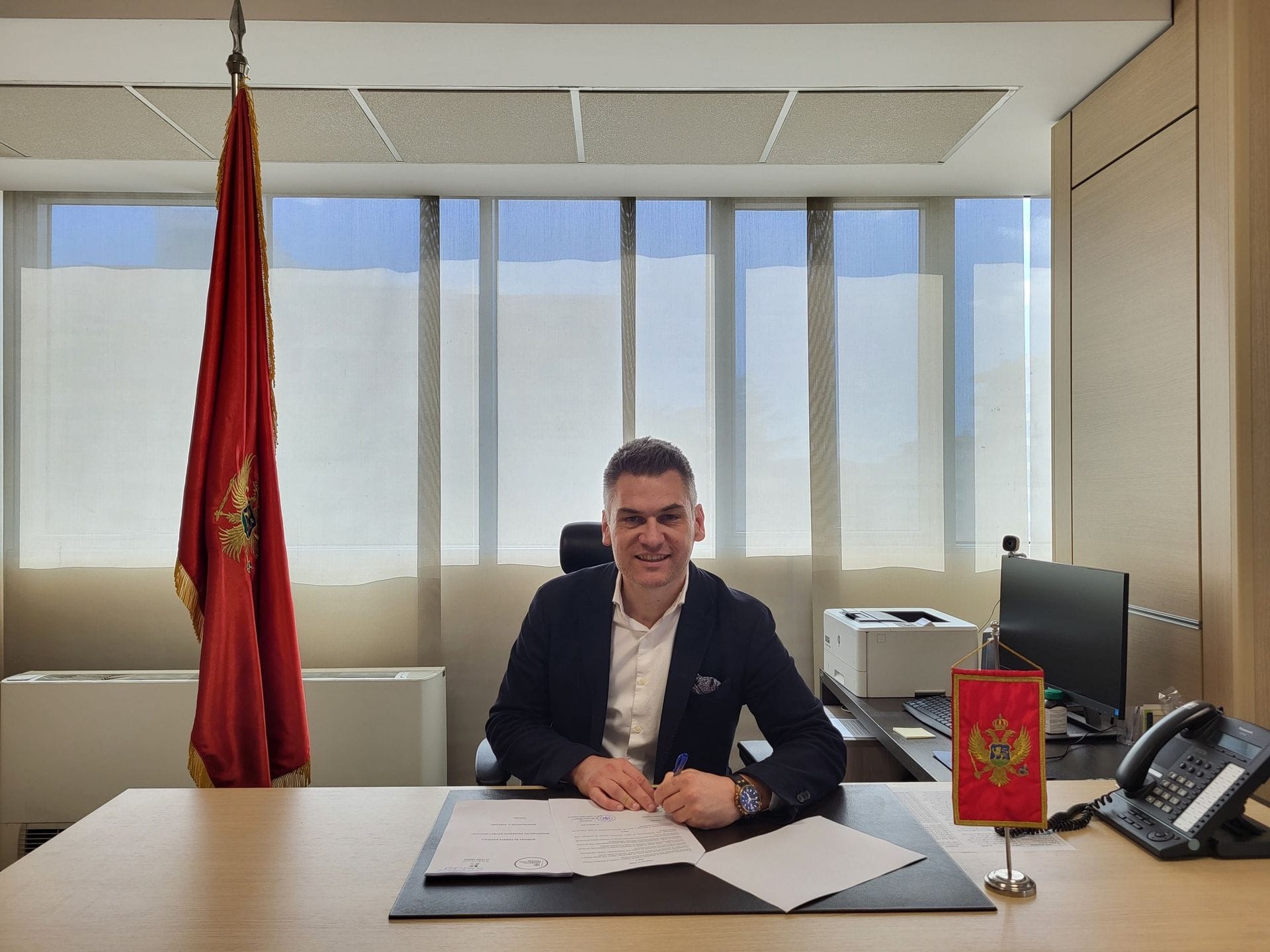 gallery.media[0].alt