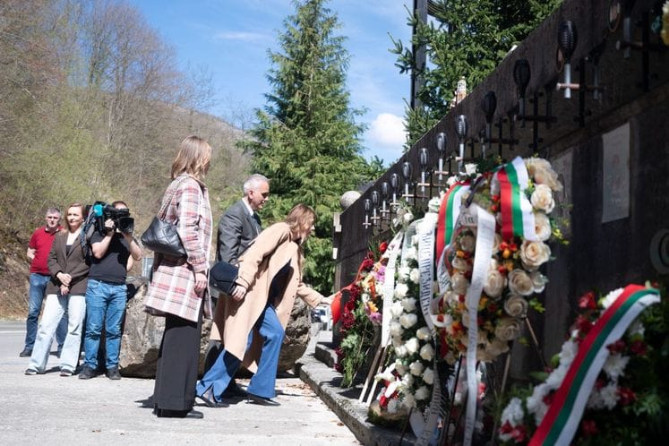 полагање вијенца на споменик страдалим бугарским ученицима