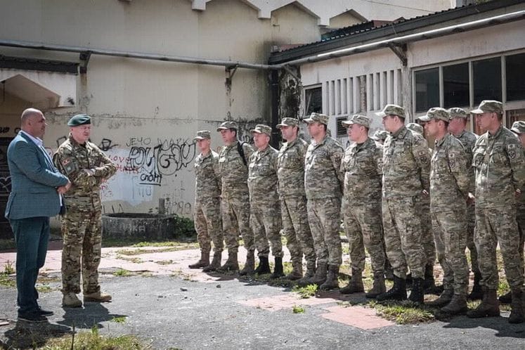 Војска уклонила нерепрезентативне објекте у центру Пљеваља