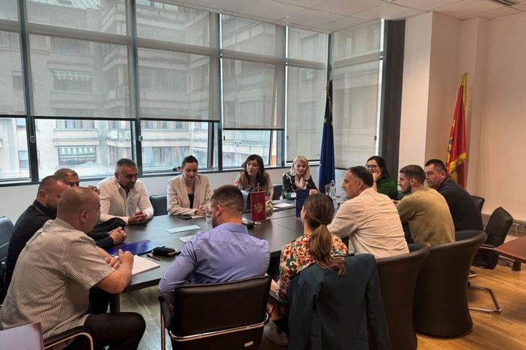 Fotografija: Od septembra pilot program za asistente za suzbijanje vršnjačkog nasilja i vandalizma