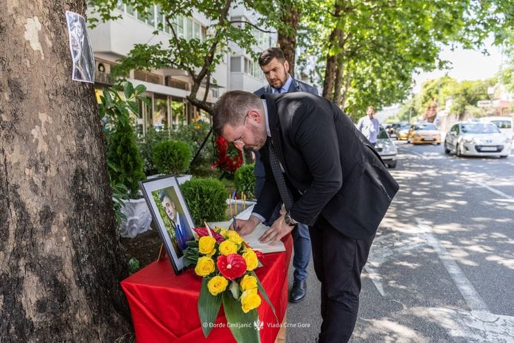 Potpredsjednik Vlade mr Momo Koprivica položio vijenac  na mjesto ubistva Duška Jovanovića