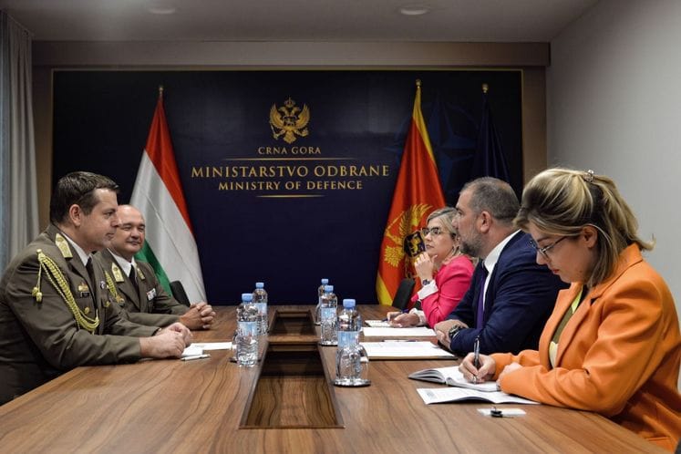 Odlazeći i novoimenovani izaslanik odbrane Mađarske u posjeti Ministarstvu odbrane