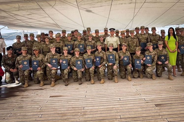 Церемонијом на школском броду „Јадран“ окончан осми Љетњи војни камп за младе