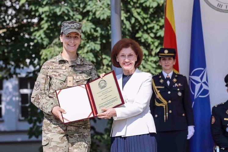 Predsjednica Sjeverne Makedonije Gordana Siljanovska Davkova čestitala crnogorskoj potporučnici na izvanrednom uspjehu na vojnoj akademiji
