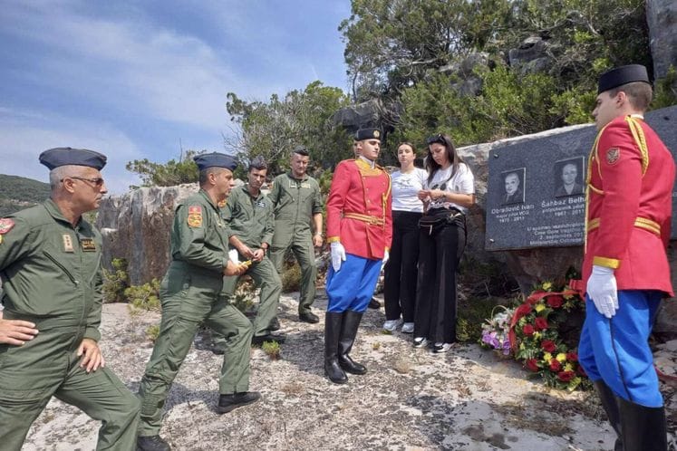 Polaganje vijenca povodom 13. godišnjice helikopterske nesreće
