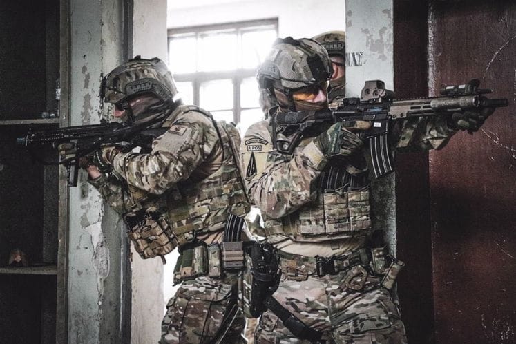 Pripadnici specijalnih snaga Vojske Crne Gore, Sektora policije posebne namjene i 10.grupe „Zelenih beretki“ Oružanih snaga SAD - Close Quarters Battle