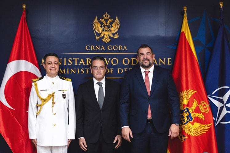 Krapović sa ambasadorom Kalkavanom: Republika Turska značajno doprinijela modernizaciji Vojske Crne Gore