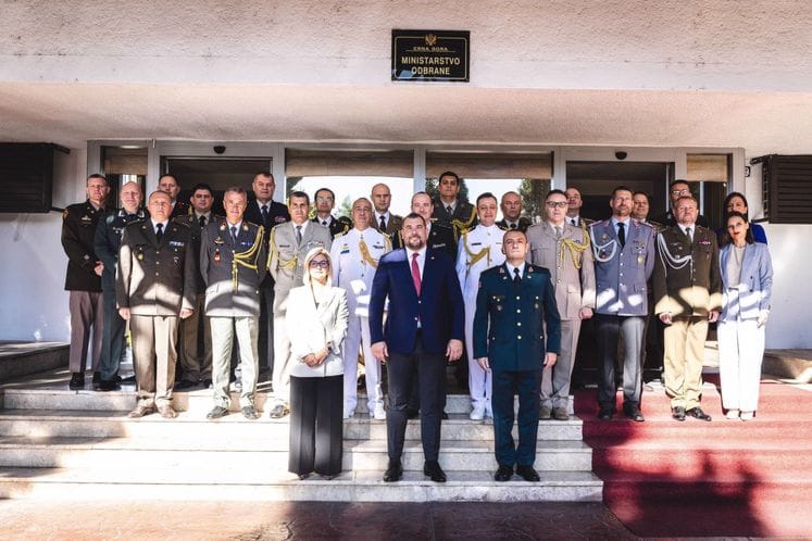 Ministar Krapović sa izaslanicima odbrane akreditovanim u Crnoj Gori