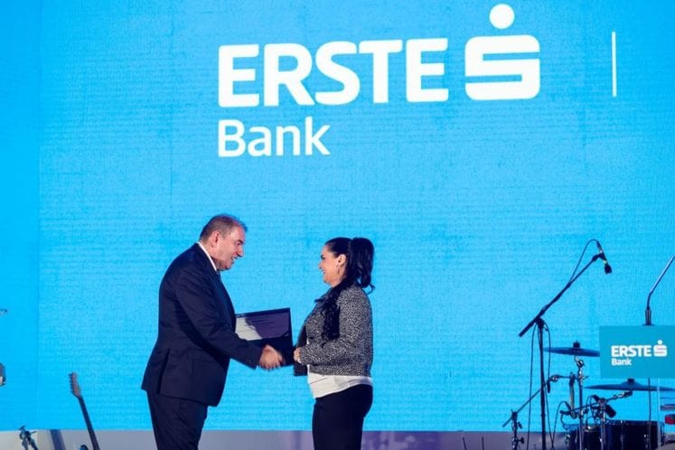 Erste banka donirala 25.000 eura JU Zavod „Komanski most“ Erste banka donirala 25.000 eura JU Zavod „Komanski most“