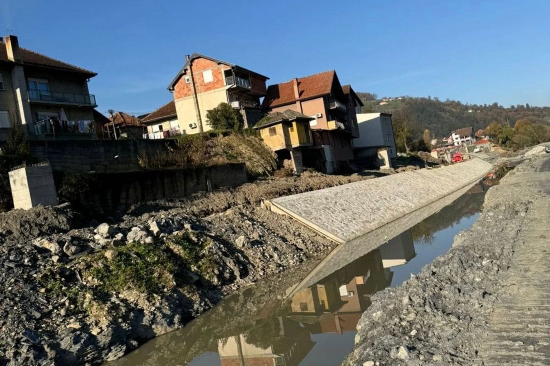 Izgradnja obaloutvrde U Bijelom polju